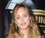 Nora Arnezeder dans la prochaine minisérie Manège de Série Club diffusée dans le cadre du Sidaction à partir du 26 mars