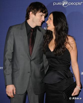 Ashton Kutcher et Demi Moore lors du gala de charité 'A Night at Sardi's' à Los Angeles le 18 mars 2010