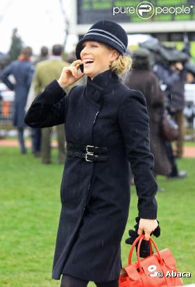 Zara Phillips lors de la course hippique à Cheltenham le 19 mars 2010