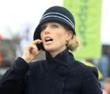Zara Phillips lors de la course hippique à Cheltenham le 19 mars 2010