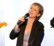 Dorothée présente Les filles aiment les garçons , l'un des nouveaux extraits de son nouvel album, lors de la soirée IDF1 fête ses 2 ans .