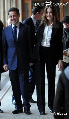 Nicolas Sarkozy et Carla Bruni ont voté au lycée La Fontaine à Paris (XVIe arrondissement) le 21 mars 2010 pour le second tour des élections régionales