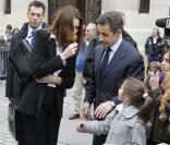 Nicolas Sarkozy et Carla Bruni ont voté au lycée La Fontaine à Paris (XVIe arrondissement) le 21 mars 2010 pour le second tour des élections régionales