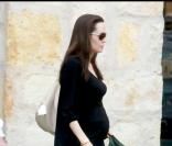 Angelina Jolie est enceinte de jumeaux ?
