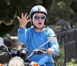 Pink au volant d'une moto, à Malibu, le 9 avril 2010 !
