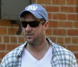 Edward Burns en balade avec son fils Finn à New York le 11 avril 2010