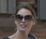 Christy Turlington en balade avec sa fille Grace à New York le 11 avril 2010