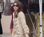 Marisa Tomei aperçue à Los Angeles dans un marché (11 avril 2010)