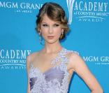 Taylor Swift à la cérémonie des Academy of Country Music Awards, à Las Vegas le 18 avril 2010 !