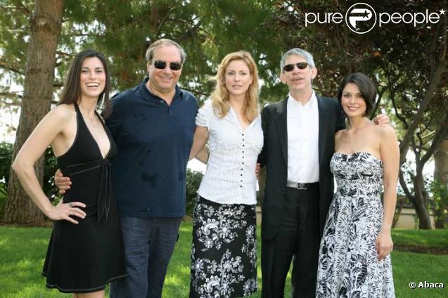 Alana de la Garza en compagnie ...