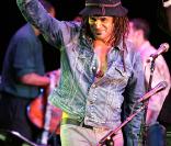 Yannick Noah renforce ses liens avec Sony Music France pour l'avenir de sa carrière de chanteur