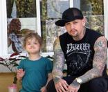 Benji Madden fait du baby sitting à Beverly Hills