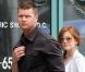 Isla Fisher, enceinte, se promène au côté de sa petite poupée Olive en compagnie de leurs gardes du corps dans les rues de West Hollywood fin avril 2010