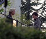 Arnaud Lemaire,  en compagnie de Philippe Lelièvre, sur le tournage de l'émission  L'Amour est aveugle , qu'il anime chaque vendredi soir à 22h15 sur TF1.  