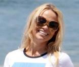 Pamela Anderson, amie des bêtes devant l'éternel : admirez son sublime... lâcher de pélicans !