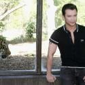 Mort de Stephen Gately : Son mari brise le silence et fait la promo de la dernière oeuvre de l'artiste...