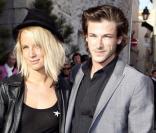 Gaspard Ulliel et sa compagne Jordane au défilé Croisière 2010-2011 de la maison CHANEL, à Saint-Tropez. 11/05/2010