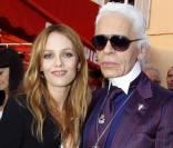 Vanessa Paradis et Karl Lagerfeld au défilé Croisière 2010-2011 de la maison CHANEL, à Saint-Tropez. 11/05/2010