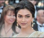 L'actrice indienne Deepika Padukone lors de la montée des marches le 13 mai 2010 à Cannes.