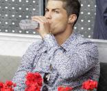Cristiano Ronaldo assiste à la rencontre opposant Rafael Nadal à l'Ukrainien Dolgopolov, le 12 mai 2010 lors du tournoi de Madrid