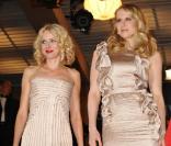 Naomi Watts et Lucy Punch sur le tapis rouge du Festival de Cannes, avant la projection de You Will Meet A Tall Dark Stranger, de Woody Allen, le 15 mai 2010
