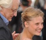 Mélanie Thierry et Bertrand Tavernier lors du photocall du film La Princesse de Montpensier. Le 16 mai 2010 à Cannes.