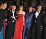 Giorgio Colangeli, Alina Berzenteanu, Marius Ignat, Isabella Ragonese, le réalisateur Daniele Luchetti, Stefania Montorsi et Raoul Bova sur le tapis rouge du festival de Cannes le 20 mai 2010