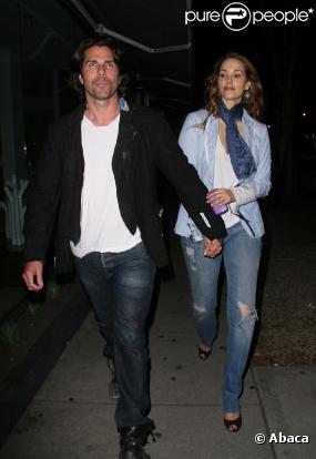 Elizabeth Berkley et son mari, Greg Lauren, à Los Angeles, le 20 mai 2010 !