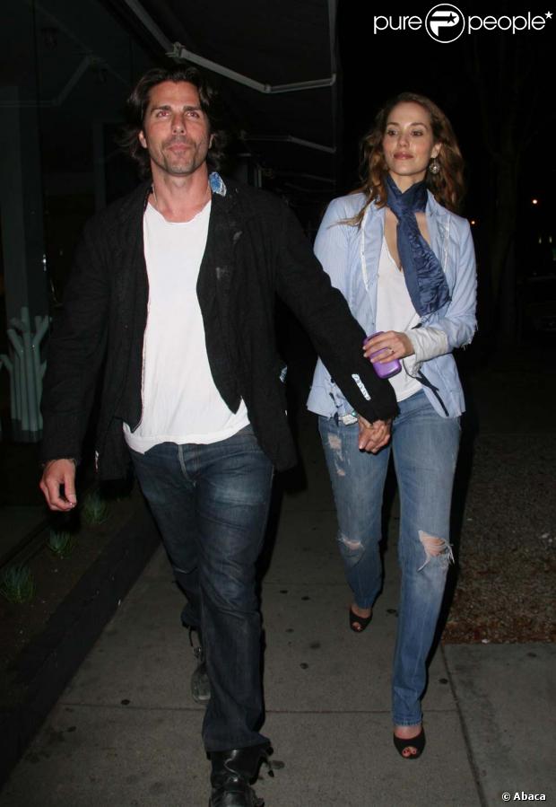 Elizabeth Berkley et son mari, Greg Lauren, à Los Angeles, le 20 mai 2010 !