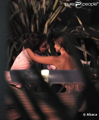 Penélope Cruz et Javier Bardem, s'embrassent après la cérémonie de clôture du Festival de Cannes