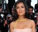 Salma Hayek à Cannes dans une très belle robe poudrée 