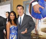 Chris Noth a les mains baladeuses avec sa bien-aimée Tara Wilson lors de l'avant-première à New York de Sex and The City 2 le 24 mai 2010