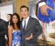 Sex and the City 2 : Chris Noth est très coquin avec sa fiancée... sur un tapis rouge rempli de stars !