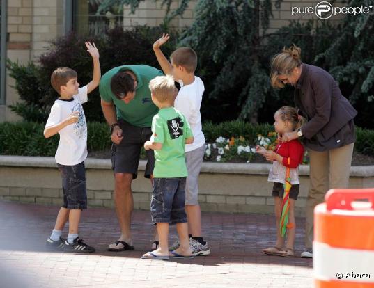 Cristina d'Espagne et son mari Iñaki Urdangarin étaient à Washington avec leurs quatre enfants début mai 2010.