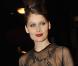 La belle Laetitia Casta a été préférée à Anna Mouglalis... pour faire le mur !