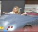 Kate Moss tourne une publicité à Saint-Barthélémy. Elle est au volant d'une Porsche vintage. Mai 2010 
