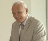 Anthony Hopkins dans le film You Will Meet a Tall Dark Stranger de Woody Allen