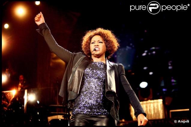 Whitney Houston donne un concert à Stockholm, le 8 juin 2010.