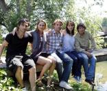 Sébastien Roch, Caroline Dechantre, Patrick Puydebat, Isabelle Bouysse et Philippe Vasseur tournent une sixième saison des Vacances de l'Amour, en région parisienne, le vendredi 4 juin.