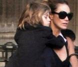 Elle Macpherson et son fils Aurelius à Londres