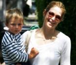 Kelly Rutherford et son fils Hermes profitent du doux soleil de Los Angeles. Le 12 juin 2010