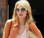 Mischa Barton se promène à Los Angeles. Elle paraît plus en forme que ces dernières semaines. 12 juin 2010