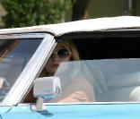 Mischa Barton se promène à Los Angeles. Elle paraît plus en forme que ces dernières semaines. 12 juin 2010