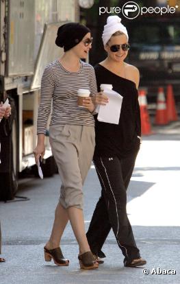  Kate Hudson et Ginnifer Goodwin se promènent sur le tournage de Something Borrowed à New York le 15 juin 2010 
