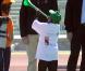 Le prince William visitait mercredi 16 juin le programme Coaching for Conservation au Botswana, où il a pu s'exercer à la Vuvuzela...
