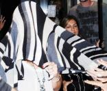 Miley Cyrus à la sortie de son salon de coiffure àNew York le 16 juin 2010