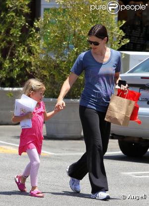 Jennifer Garner et sa fille Violet en balade à Los Angeles le 17 juin 2010
