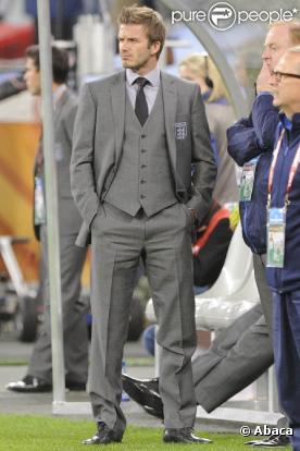 David Beckham assistait, renfrogné, au match nul de l'équipe d'Angleterre face à l'Algérie en Coupe du monde, le 18 juin 2010.