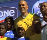 Zinedine Zidane s'essaye au Vuvuzela
