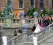 Le 19 juin 2010, la princesse héritière Victoria de Suède a épousé le roturier Daniel Westling en la cathédrale Storkyrkan, devant 1100 convives de marque. Puis ils rejoint le palais en barge pour une fête dans les jardins et le banquet nuptial.